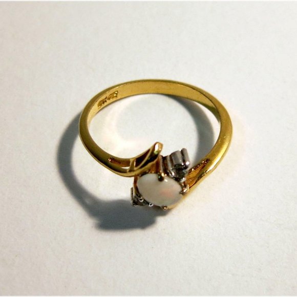 18K GE Gold Plated Ring with Opal & White Cubic Zirconia - Picture 1 of 8